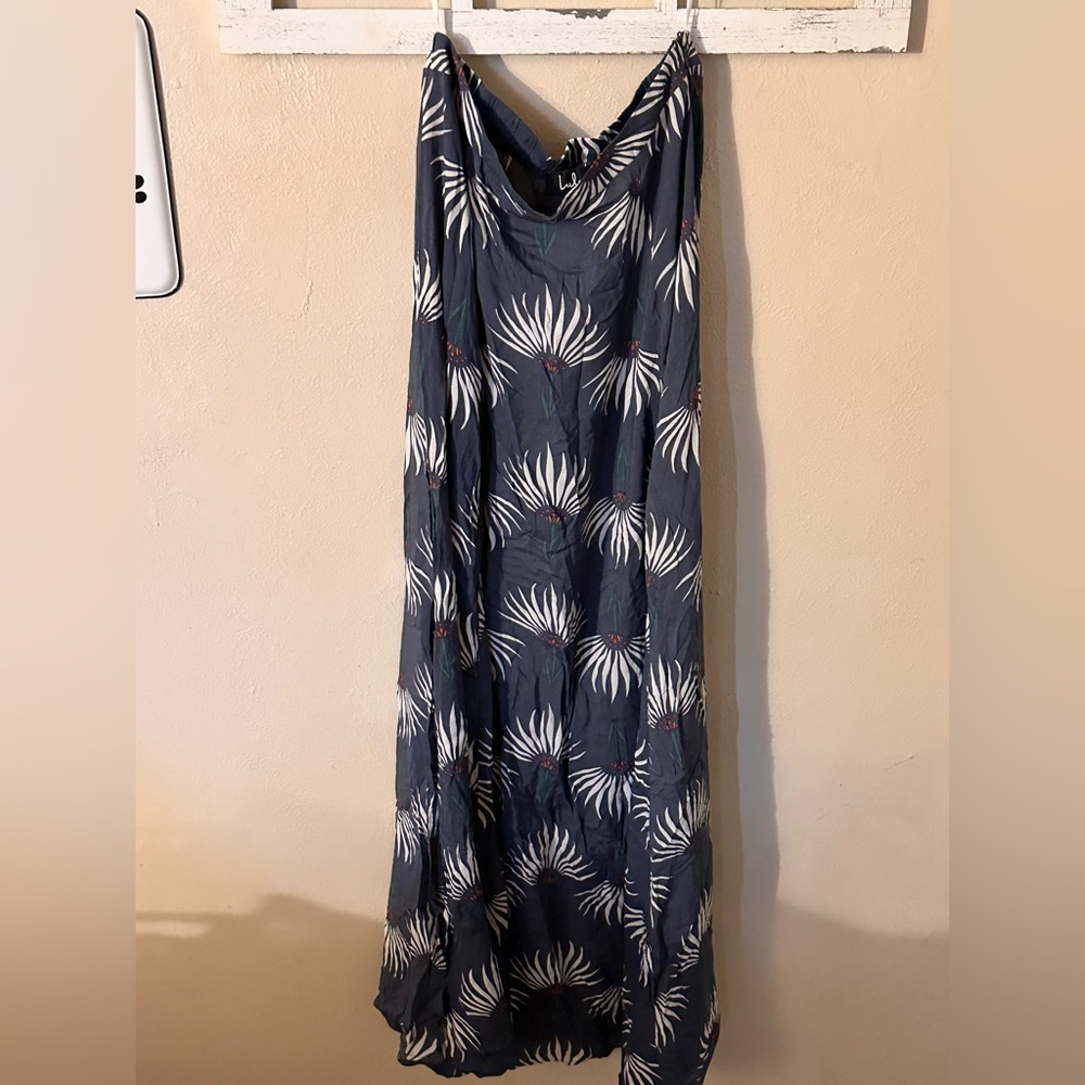 Maxi skirt w/ slit